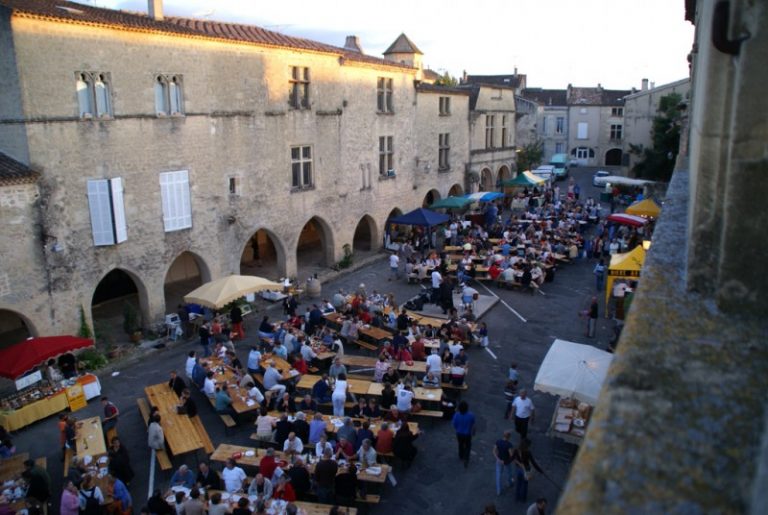 Le Marché de SaintMacaire Mairie de SaintMacaire Le Marché de SaintMacaire Mairie de SaintMacaire